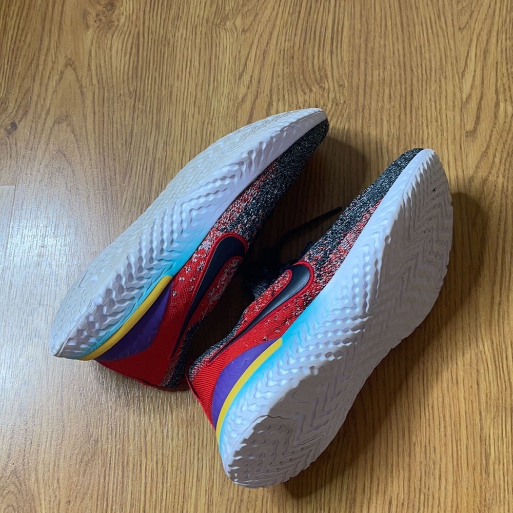 Nike Epic React Flyknit 2 Running Shoe Gray, Red - Picture 8 of 9